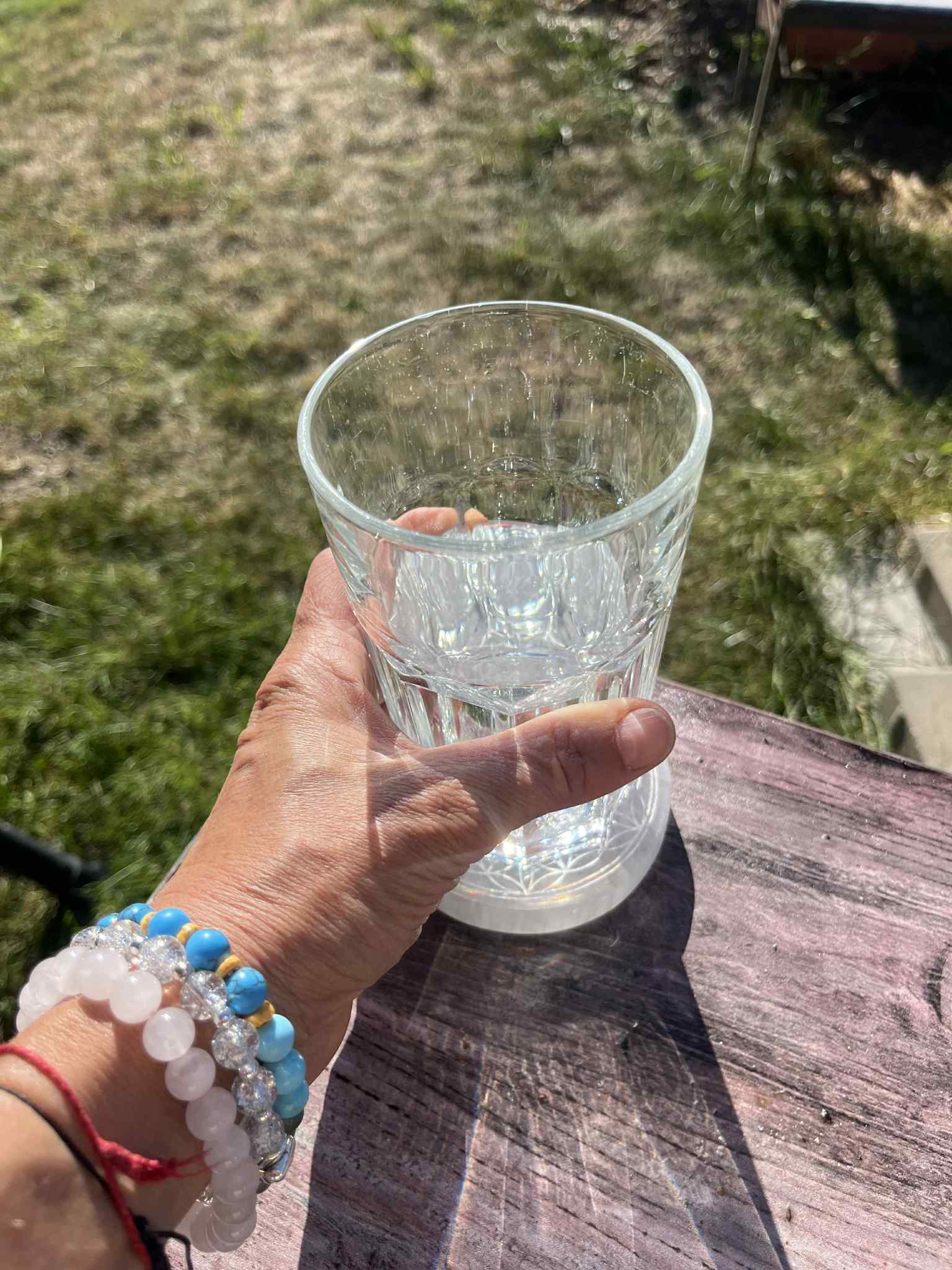 Selenitová podložka - Proměň svůj nápoj ve zdroj harmonie a vnitřního klidu