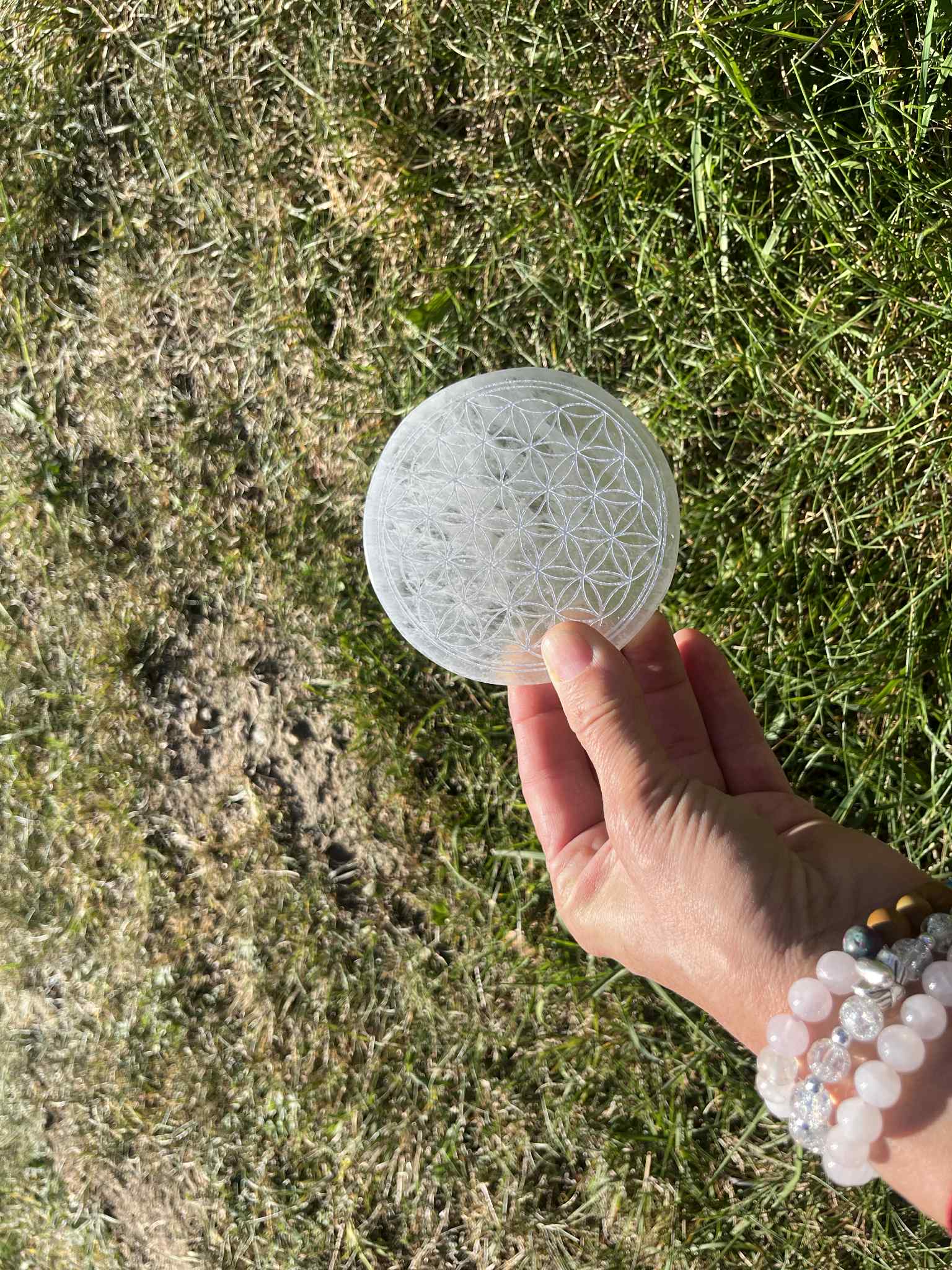 Selenitová podložka - Proměň svůj nápoj ve zdroj harmonie a vnitřního klidu