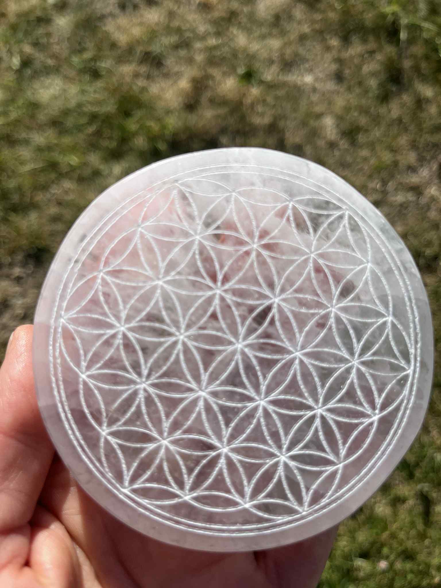 Selenitová podložka - Proměň svůj nápoj ve zdroj harmonie a vnitřního klidu