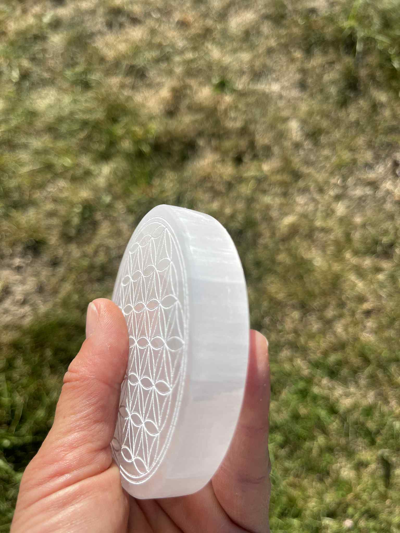 Selenitová podložka - Proměň svůj nápoj ve zdroj harmonie a vnitřního klidu