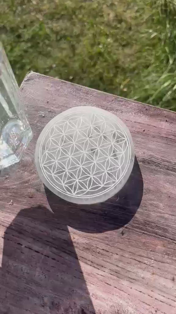 Selenitová podložka - Proměň svůj nápoj ve zdroj harmonie a vnitřního klidu